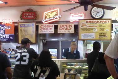 Filipinli Fransız Soslu Sandviç, Iconic Fast Food Outlet. Los Angeles, CA, ABD. 16 Haziran 2014. 