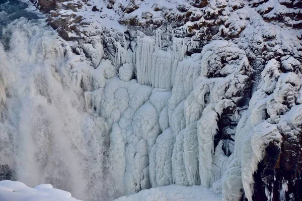 冰岛古尔佛斯瀑布结冰的水落下 — 图库照片