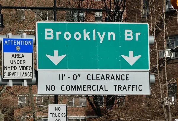 ブルックリン橋交通標識 ブルックリン ニューヨーク アメリカ 2018年12月26日 — ストック写真