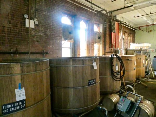 2018年12月26日 布鲁克林海军船厂国王郡酿酒厂的Mash Tuns — 图库照片