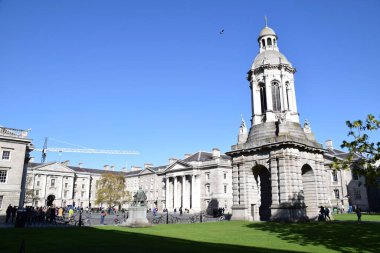 Gri Taş Binalar Trinity Koleji 'nde. Dublin, İrlanda. 31 Mart 2017. 