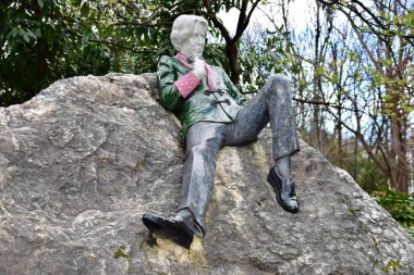 Merrion Square Park 'taki Oscar Wilde Anıt Heykeli. Dublin, İrlanda. 31 Mart 2017. 