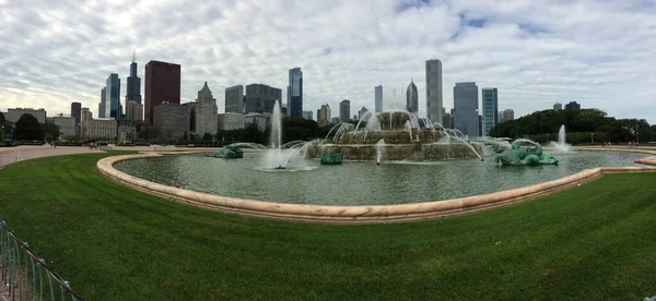 Panorama Buckingham Fontän Grant Park Med Stadsbor Bakom Chicago Usa — Stockfoto