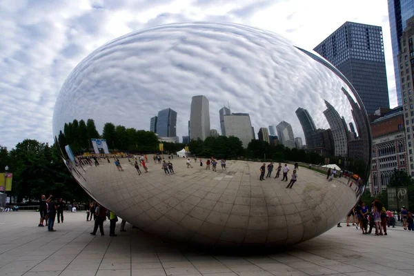 Chicago Septiembre 2016 Escultura Cloud Gate Alias Bean Con Nubes — Foto de Stock