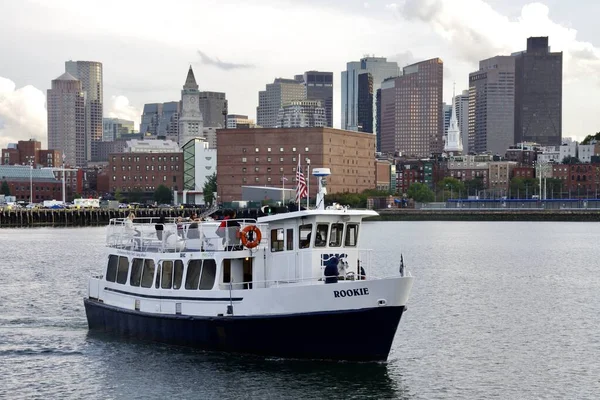 Boston Ferryboat Rfi Гавани Бостона Бостонским Горизонтом Позади Бостон Массачусетс — стоковое фото