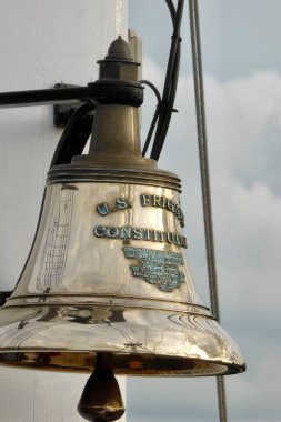 Fırkateyn USS Anayasası 'ndan Brass Bell. Boston, MA, ABD. 27 Eylül 2016. 