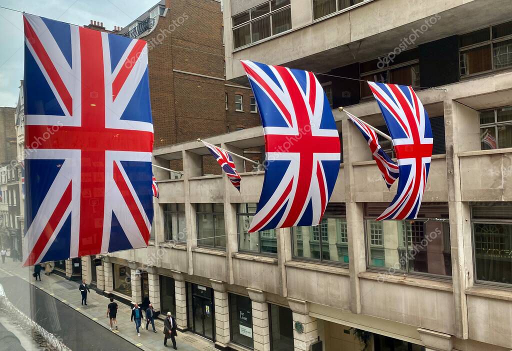 Union Jacks en exhibición en los días previos a la Coronación de los