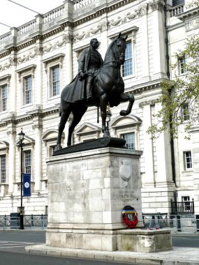 Whitehall 'daki Earl Haig Anıtı, heykeltıraş Alfred Frank Hardiman tarafından ve 1928 yılında Parlamento tarafından yaptırıldı. Londra, İngiltere. 4 Mayıs 2023. 