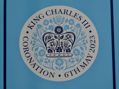 Kralların taç giyme töreninden 2 gün önce taç giyme bayrağı Charles III. Londra, İngiltere. 4 Mayıs 2023. 