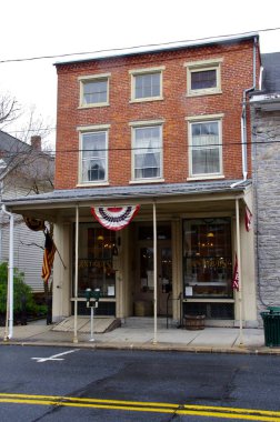 Moravian Antika Dükkanı, 1847 'den kalma. Lititz, PA, ABD. 8 Nisan 2015. 