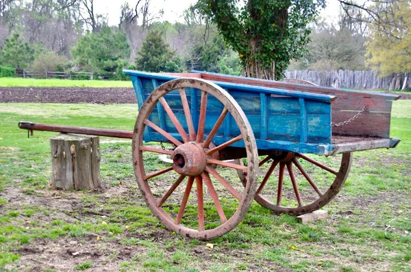 Rustic Blue Wooden Cart Tradiční Farmě Virginii Usa — Stock fotografie