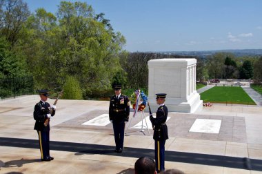 3. Birleşik Devletler Piyade Alayı askerleri, Arlington Ulusal Mezarlığı 'ndaki 