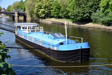Motorlu Taşıyıcı Till. Ouse Nehri 'nde bir tekne. York, İngiltere. 24 Mayıs 2023. 