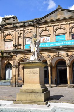 William Etty RA Heykeli (10 Mart 1787 - 13 Kasım 1849) York Sanat Galerisi 'nin önünde. York, İngiltere. 25 Mayıs 2023. 