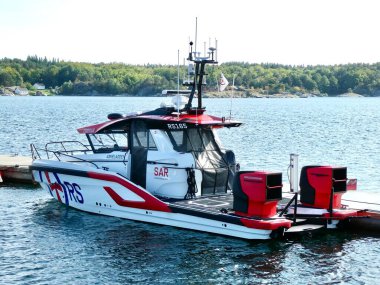 SAR, Lillesand Limanı 'ndaki kurtarma botunu istesin. 2017 'de yapılmış. Lillesand, Norveç. 1 Eylül 2018. 