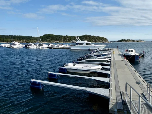 Łodzie Zacumowane Lillesand Harbour Lillesand Norwegia Września 2018 — Zdjęcie stockowe