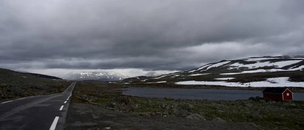 Μια Εντυπωσιακή Ευρεία Άποψη Του Aurlandsfjellet Δρόμος Χιονιού Νορβηγία Χιονισμένα — Φωτογραφία Αρχείου