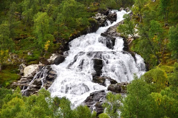 Skalistý Vodopád Aurlandsfjellet Sněhová Cesta Norsko — Stock fotografie