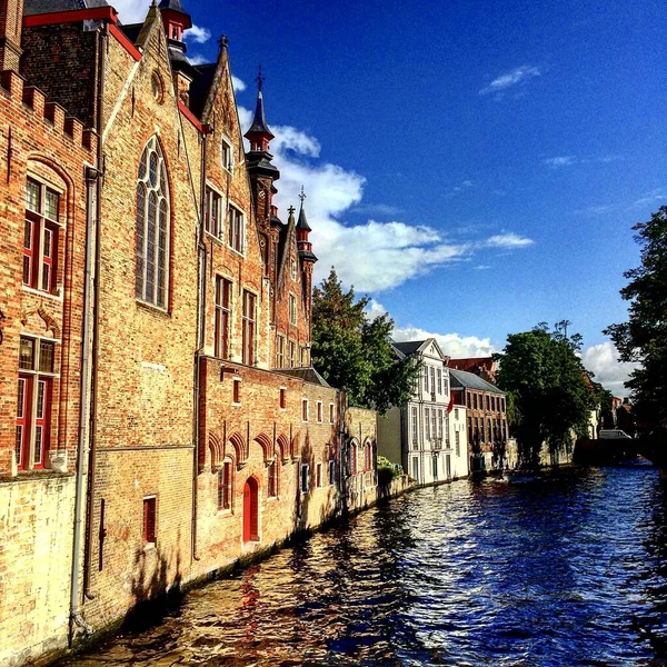 ベルギーのブルージュ 2015年9月19日 運河の歴史的建造物 — ストック写真