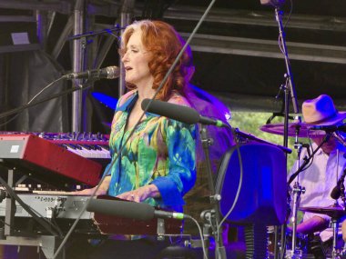 Bonnie Raitt 17 Haziran 2023 'te The Black Deer Festivali' nde canlı performans sergileyecek..