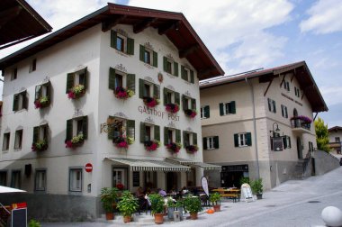 Geleneksel Tyrolean binaları. Hopfgarten im Brixental, Avusturya, 29 Temmuz 2013. 