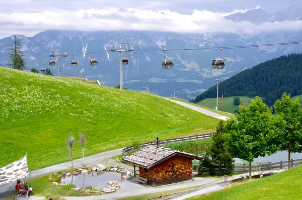 Sll Αυστρία Ιουλίου 2013 Hoch Sll Τελεφερίκ Βουνά Και Δάση — Φωτογραφία Αρχείου