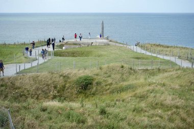 Denize bakan Birleşik Devletler Komandoları Anıtı. Pointe du Hoc, Fransa, 3 Temmuz 2023. 