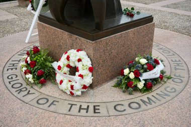 Normandiya Amerikan Mezarlığı ve Anıtı 'nda 4 Temmuz Çelenkleri. Omaha Sahili, Fransa, 4 Temmuz 2023. 