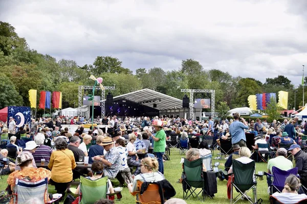 Festival Seyircileri 2023 Cambridge Halk Festivali 'nde. Cambridge, İngiltere. 28 Temmuz 2023. 