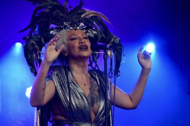 Lady Blackbird 28 Temmuz 2023 'te İngiltere' deki Cambridge Halk Festivali 'nde canlı yayında..