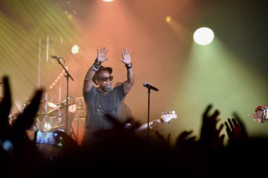 Arrested Development 'tan konuşma 2023 Cambridge Halk Festivali' nde canlı yayında.. 