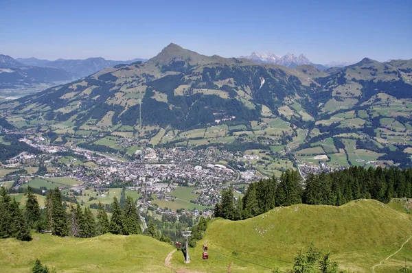 Κοιτάζοντας Κάτω Για Kitzbuhel Από Τελεφερίκ Kitzbuhel Αυστρία Αυγούστου 2013 — Φωτογραφία Αρχείου