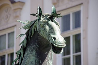 Mirabell Sarayı 'ndaki Mirabellgarten' da bronz bir at eyaleti. Salzburg, Avusturya, 3 Ağustos 2013. 