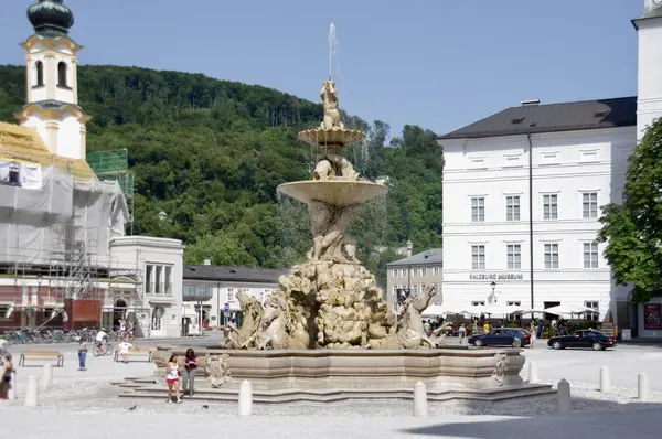 Residence Square Residenzplatz Con Residence Fountain Bajo Sol Salzburgo Austria —  Fotos de Stock