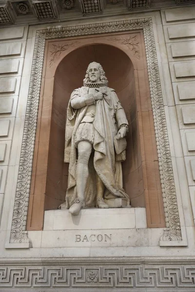 Statue Sir Francis Bacon William Theed 1869 Burlington House London — Stock Photo, Image