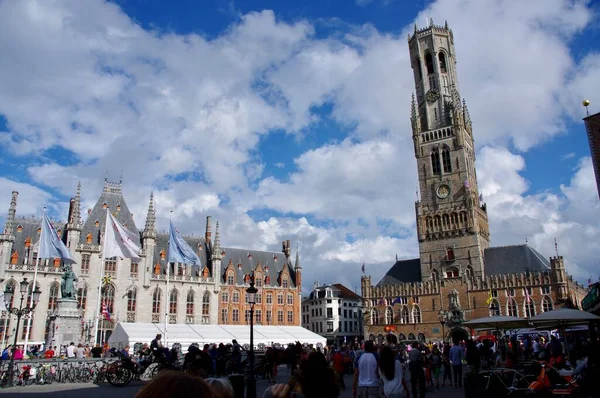Náměstí Budovou Bruggského Zvonice Zemského Soudu Bruges Belgie Srpna 2013 — Stock fotografie