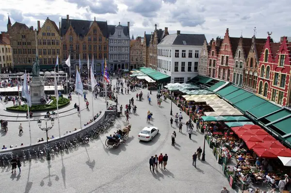 Grote Markt Stadsplein Met Historische Gebouwen Toeristen — Stockfoto