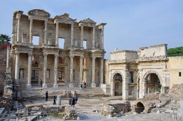 塞尔索斯图书馆 公元前110年的一座古老的罗马建筑 2014年11月17日 土耳其以弗所 — 图库照片