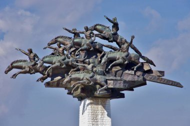 Gndodu Meydanı 'ndaki Cumhuriyet Anıtı Ağacı. Ferit zen (2003) tarafından tasarlanmıştır. İzmir, Trkiye, 18 Kasım 2014. 