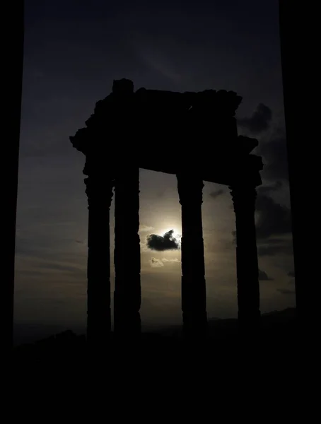 Silhouet Van Een Oude Griekse Tempel Pergamon Turkije — Stockfoto