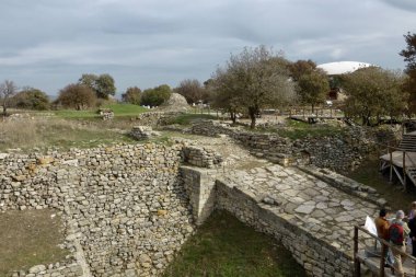 Truva 'nın Antik Şehri' ndeki yıkılmış yapılar. Tevfikiye, Trkiye, 19 Kasım 2014. 