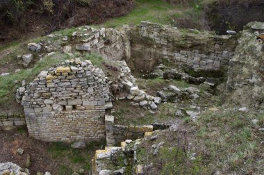 Truva 'nın Antik Şehri' ndeki yıkılmış yapılar. Tevfikiye, Trkiye, 19 Kasım 2014. 