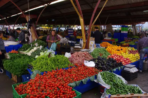 Többszínű Friss Zöldségek Egy Török Piacon Ayvalk Balkesir Trkiye 2014 — Stock Fotó