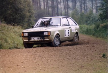 Talbot Sunbeam 424 Charlie Knifton tarafından The Sutherland Dukeries Car Rallisi, Clumber Park, Nottingham, İngiltere. Haziran 1987.