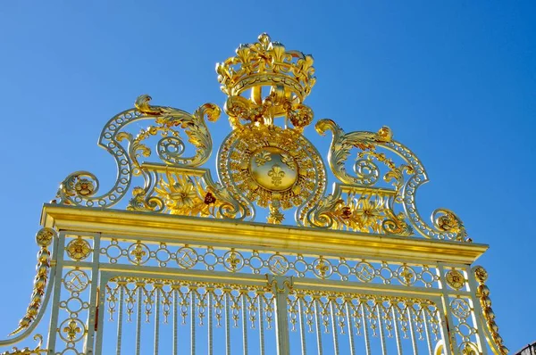 Beautiful Golden Gates Palace Versailles Clear Blue Sky Versailles France — Stock Photo, Image