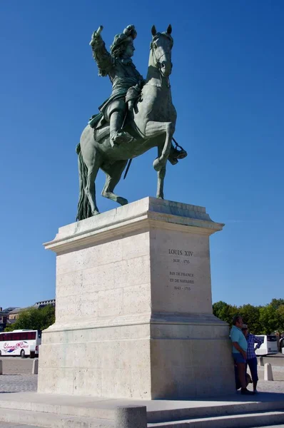 Бронзова Статуя Людовика Xiv Біля Версальського Палацу Версаль Франція Серпня — стокове фото