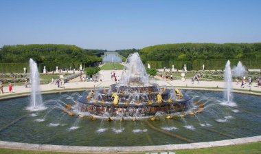 Versailes Gardens Sarayı 'ndaki Şanlı Çeşmeler. Versailles, Fransa, 18 Ağustos 2012. 