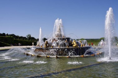 Versailes Gardens Sarayı 'ndaki Şanlı Çeşmeler. Versailles, Fransa, 18 Ağustos 2012. 
