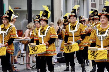 1958 'den beri her 5 yılda bir düzenlenen Altın Ağaç Geçit Töreni' nde bir bando takımı. Bruges, Belçika, 19 Ağustos 2012. 