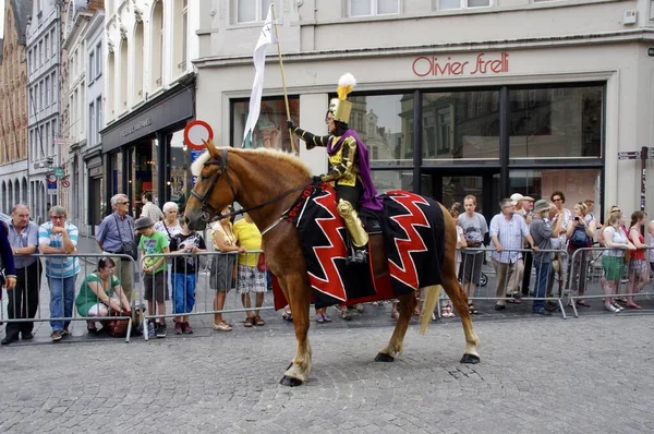 Marscher Hästryggen Procession Golden Tree Pageant Hålls Vart Femte Sedan — Stockfoto